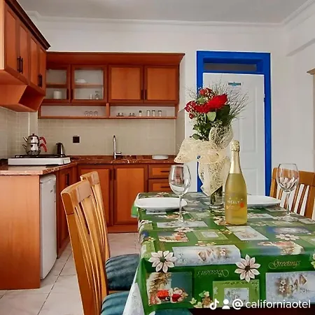 Hotel apartamentowy California 3*