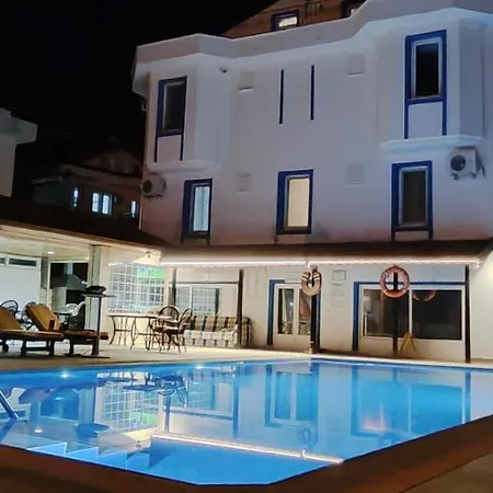 Aparthotel California 3*