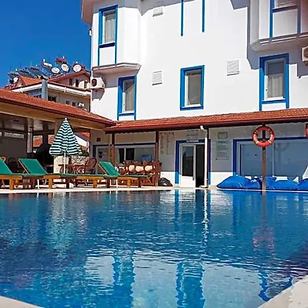 California Apartmanhotel 4*